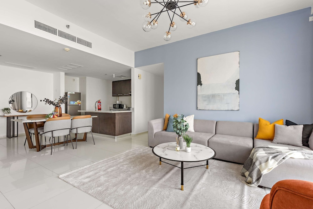 Silkhaus Chic 2BR in Horizon Tower Near Beach