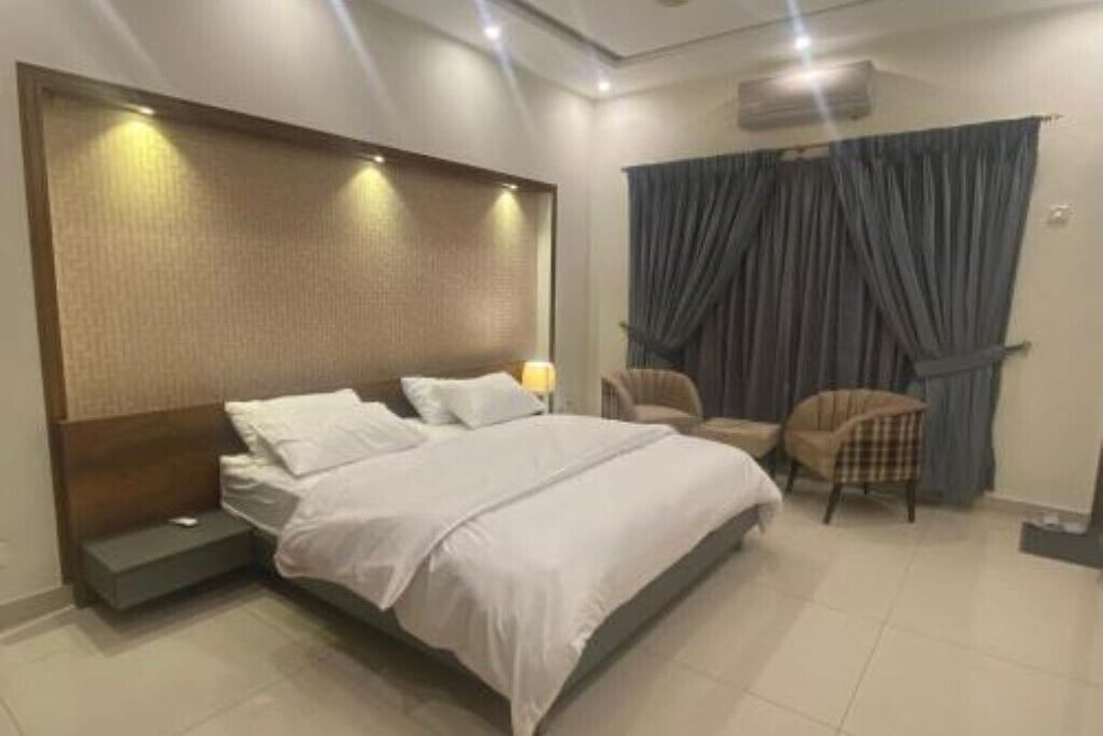 Luxury Guest House in Bahria Town
