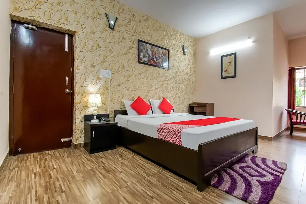 Oyo 60880 Grand Imperia Inn