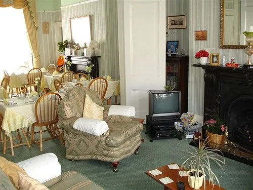 Ashgrove House