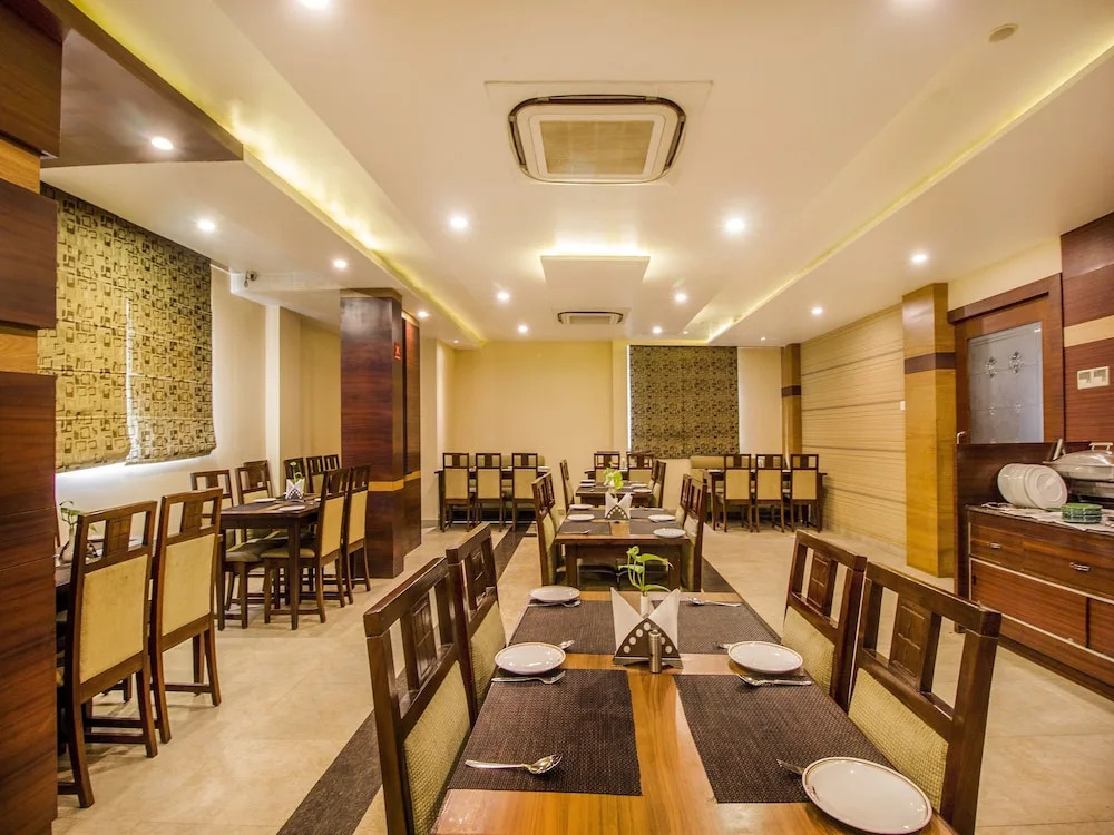 Hotel The Grand Bhavya Palace