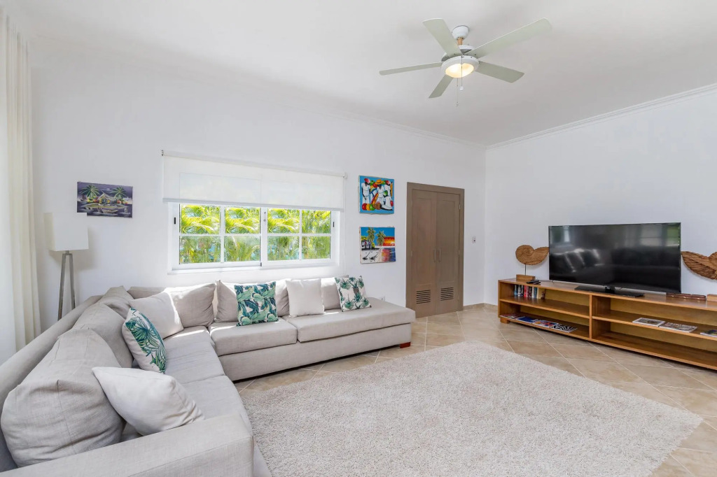 Beautiful 5-BDR 2 levels villa for rent