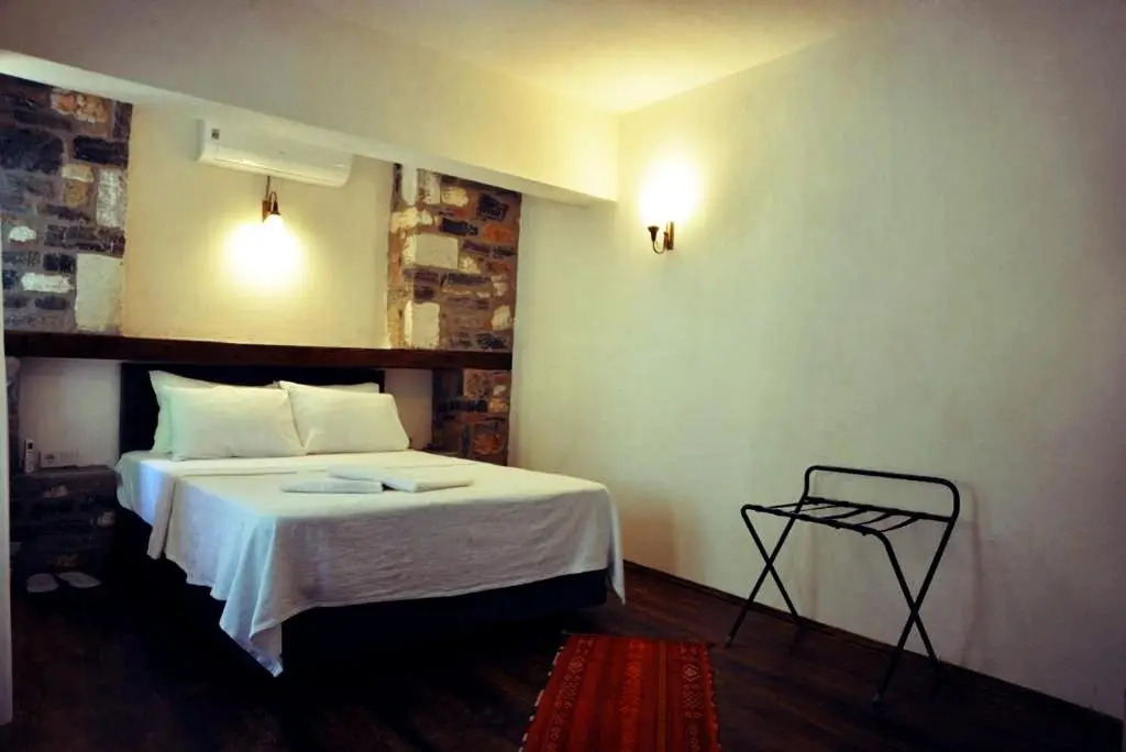 Pir Efes Konakları