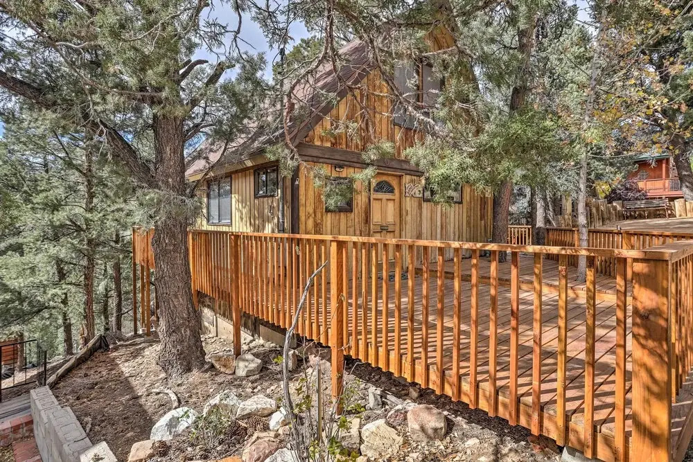Quiet Big Bear City Cabin w/ Loft: 5 Mi to Village