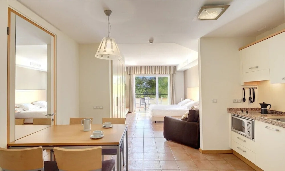 Elviria Hills Living