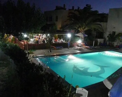 Michales Studios And Apartments