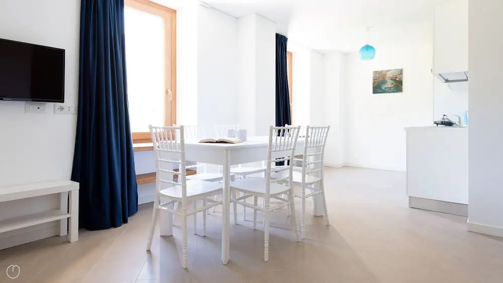 So-l563-tola35c2 - Villa Tola - Giallo