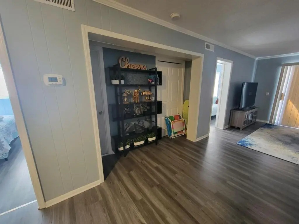 2022 Renovated 2-bedroom cozy, lovely condo
