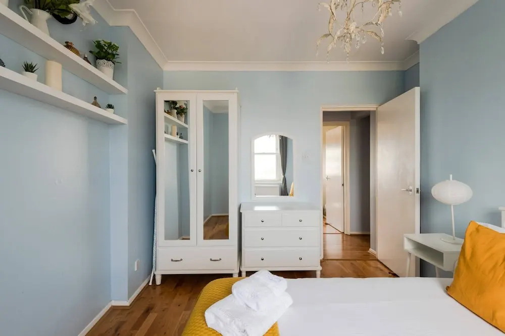 Wonderful 1BR Flat Fits 4 Guests - Newington