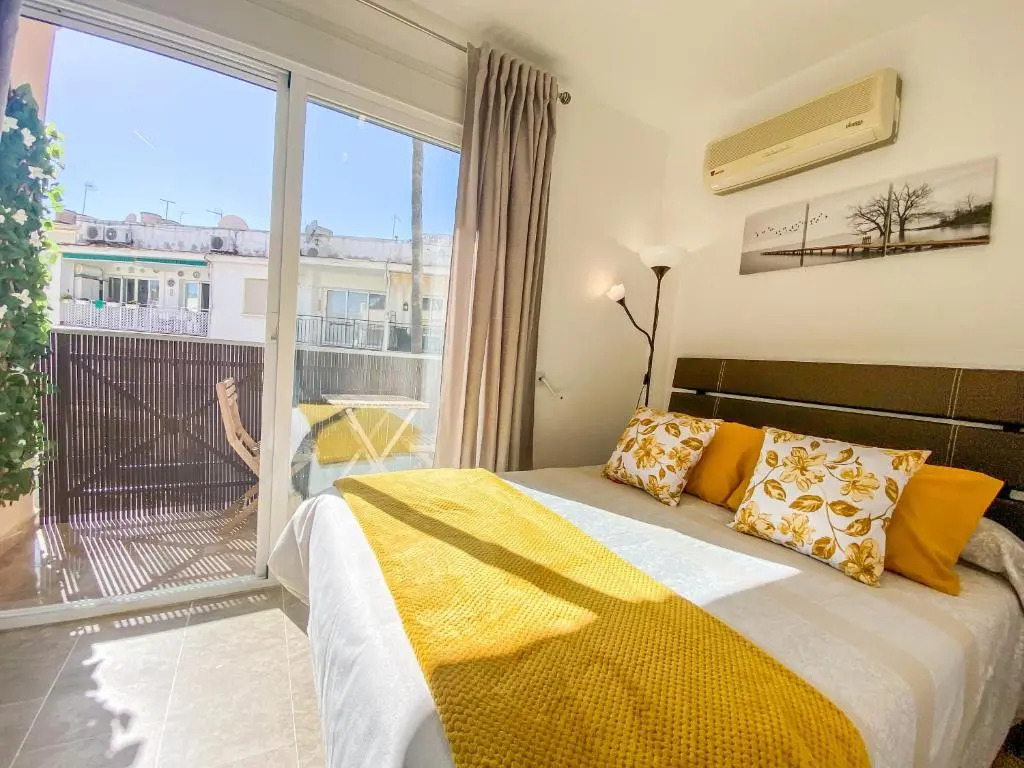 ¡Relax, terraza y wifi! A 50m de la playa