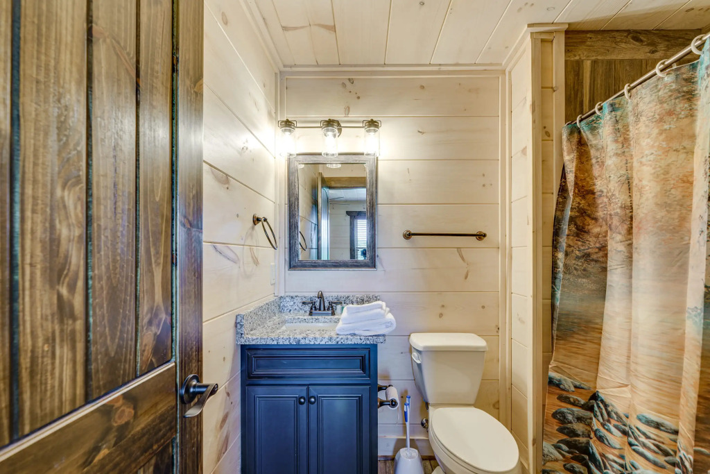 T-Bears Cabin: Hot Tub, Game Room, Theater Room
