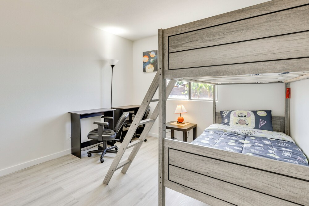 Near Innovation Corridor: Phoenix Home w/ Patio