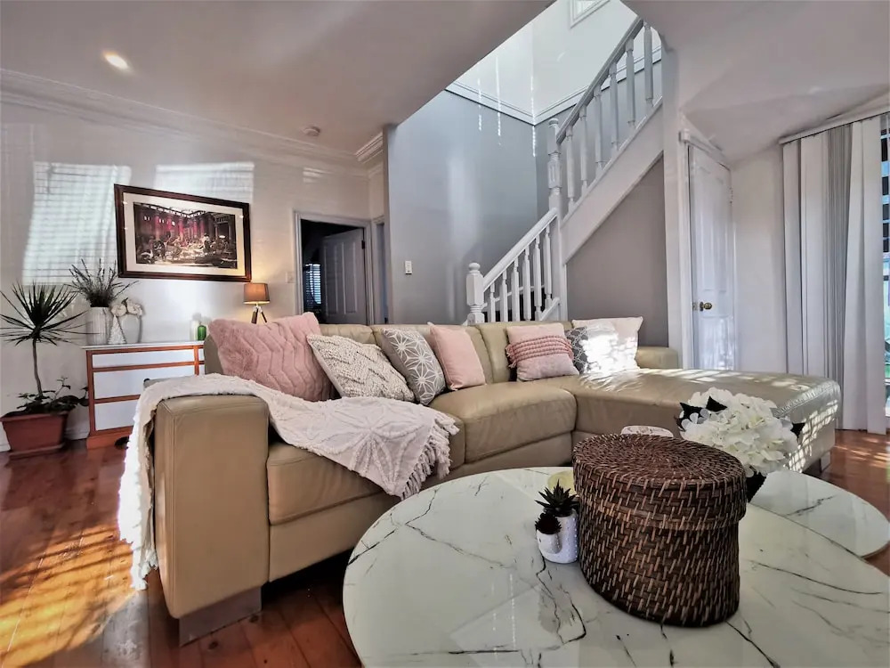 Comfy 4 Bedroms Corner House