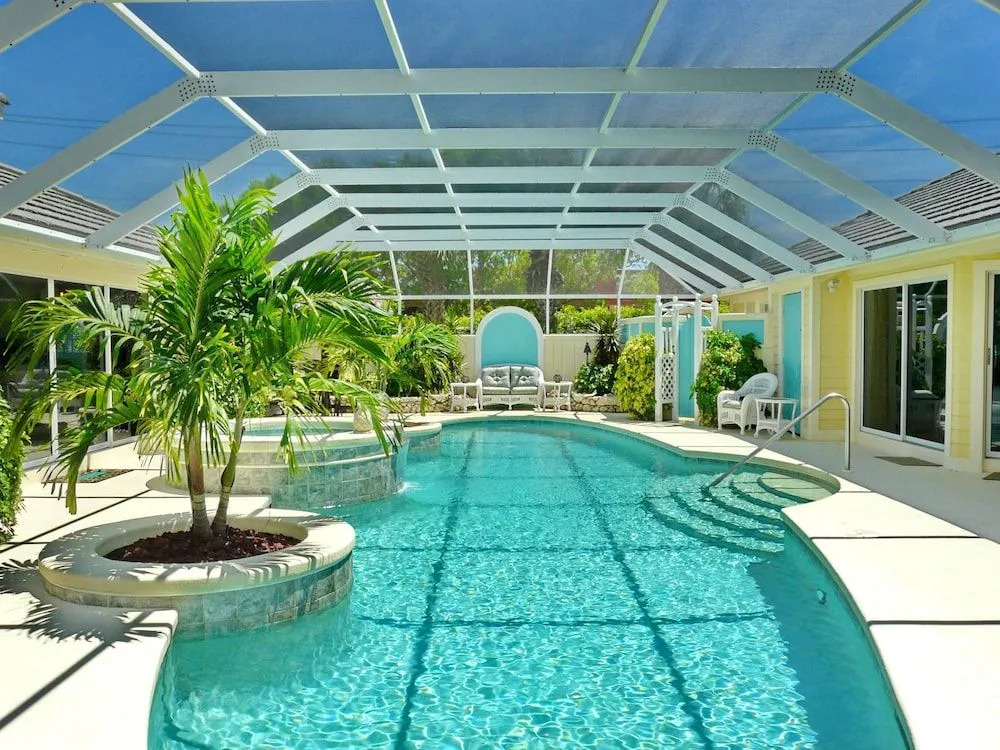 Private home and guesthouse with courtyard, pool and spa