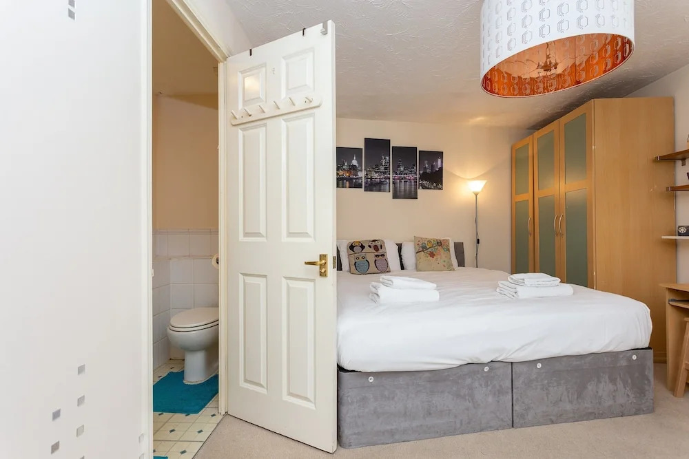 3 Bedroom Flat Near Canary Wharf