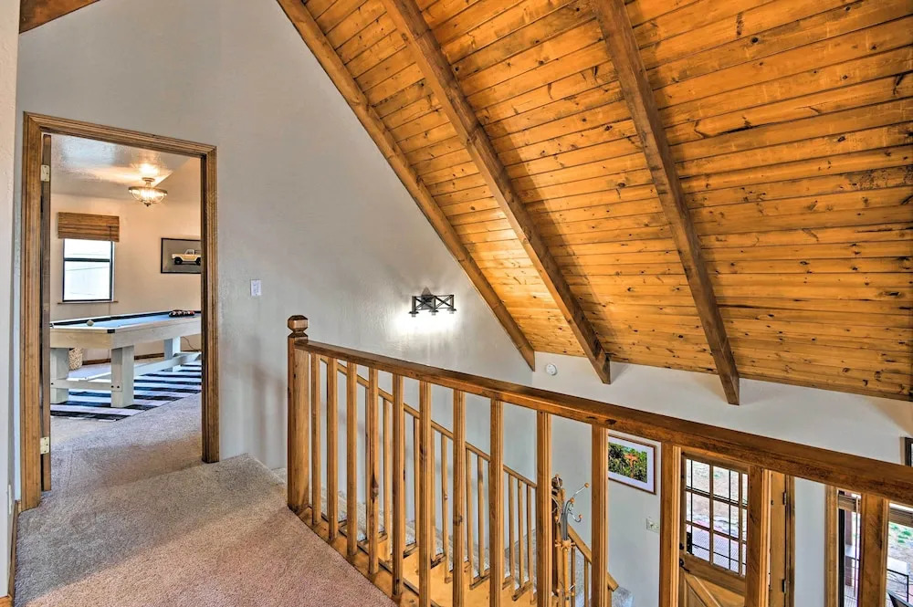 1 Mi to Lake: Secluded Cabin w/ Deck in Munds Park
