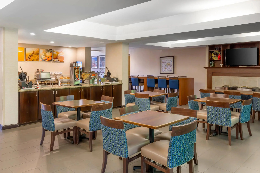 Comfort Suites Regency Park