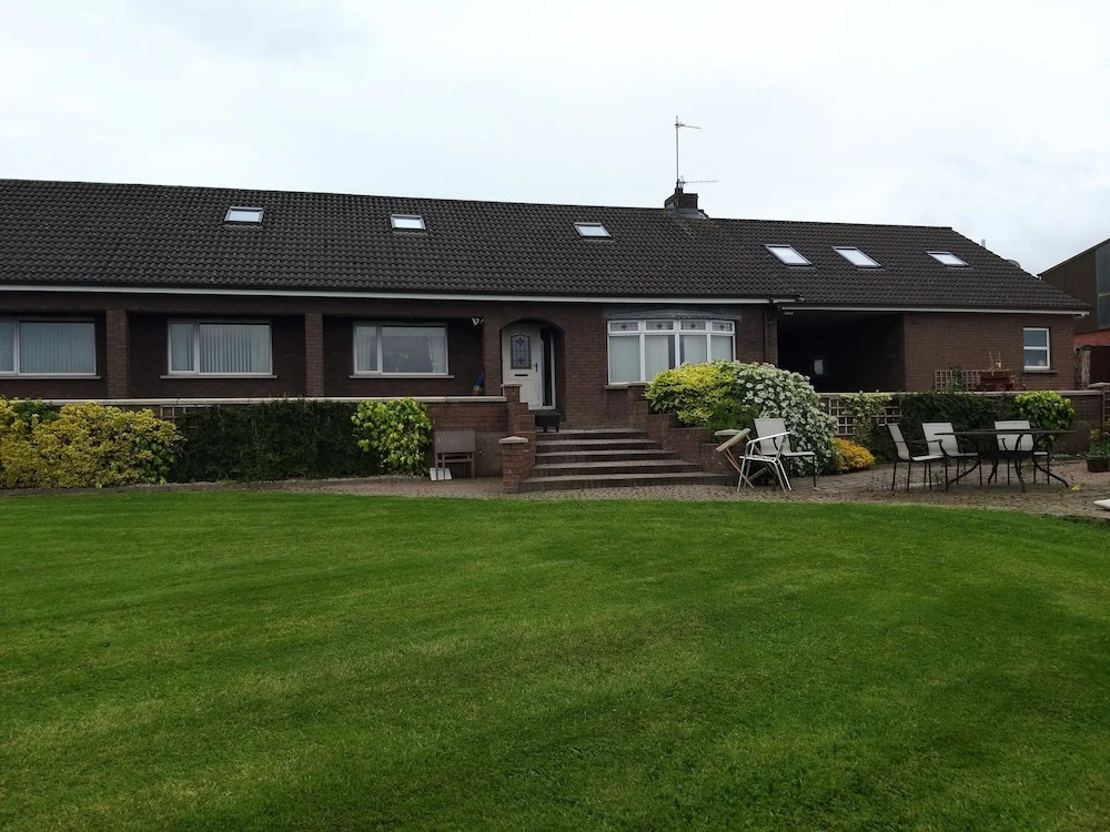 Antrim Heights B&B Panoramic Views & Free Parking