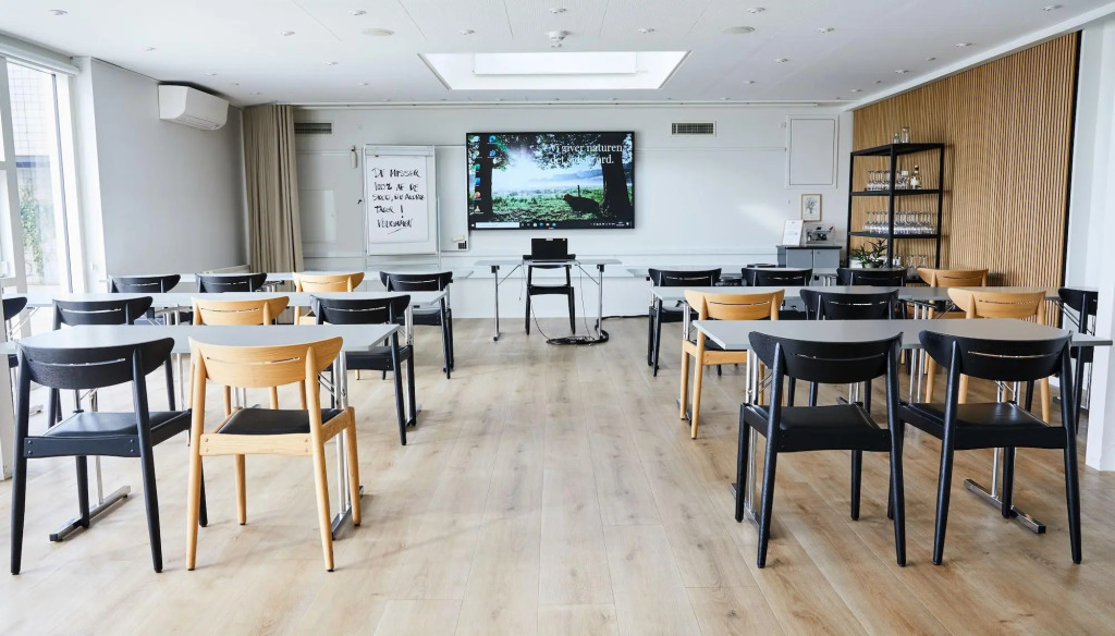 Sixtus Sinatur Hotel & Konference