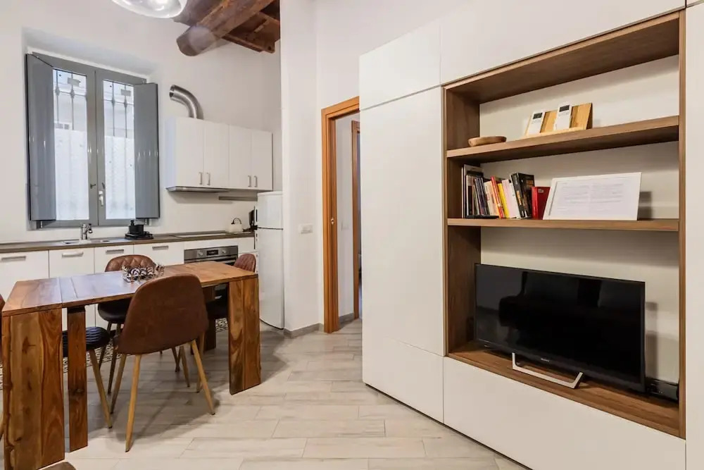 Moderno Loft nel Cortile di un Casale Storico
