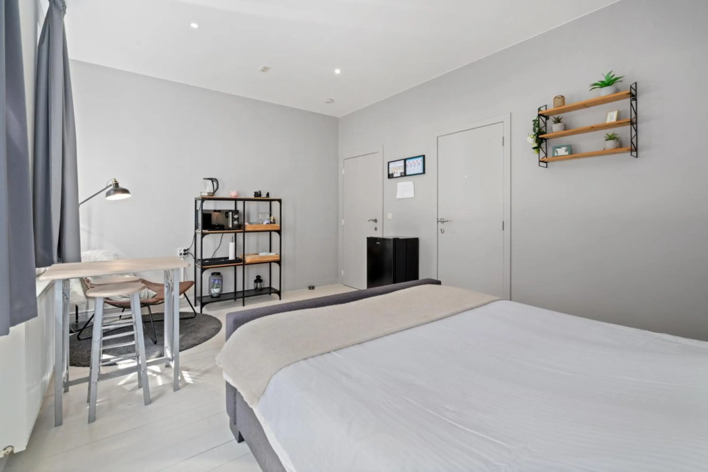 Spacious Guest Suites near Historic Market - 5 Min Walk
