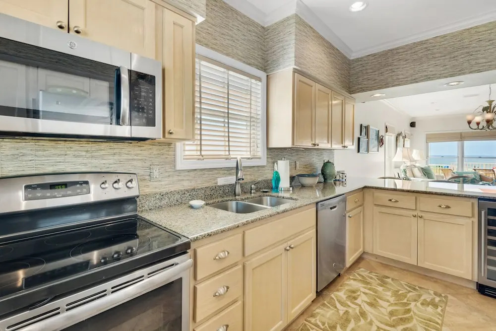 Jen's Creole 4 Bedroom Townhouse by RedAwning
