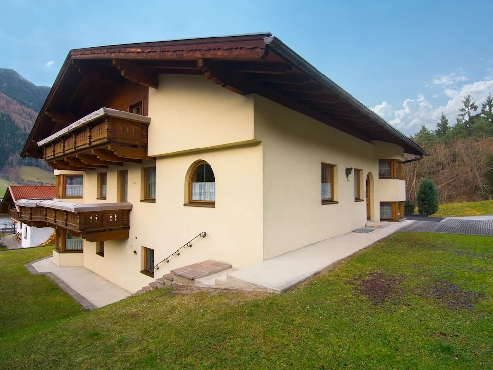 Contemporary Apartment in Kampl near Ski Area