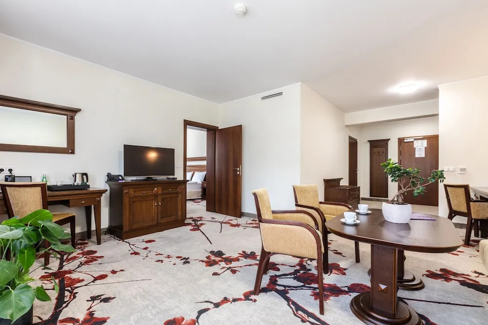 Crocus Hotel