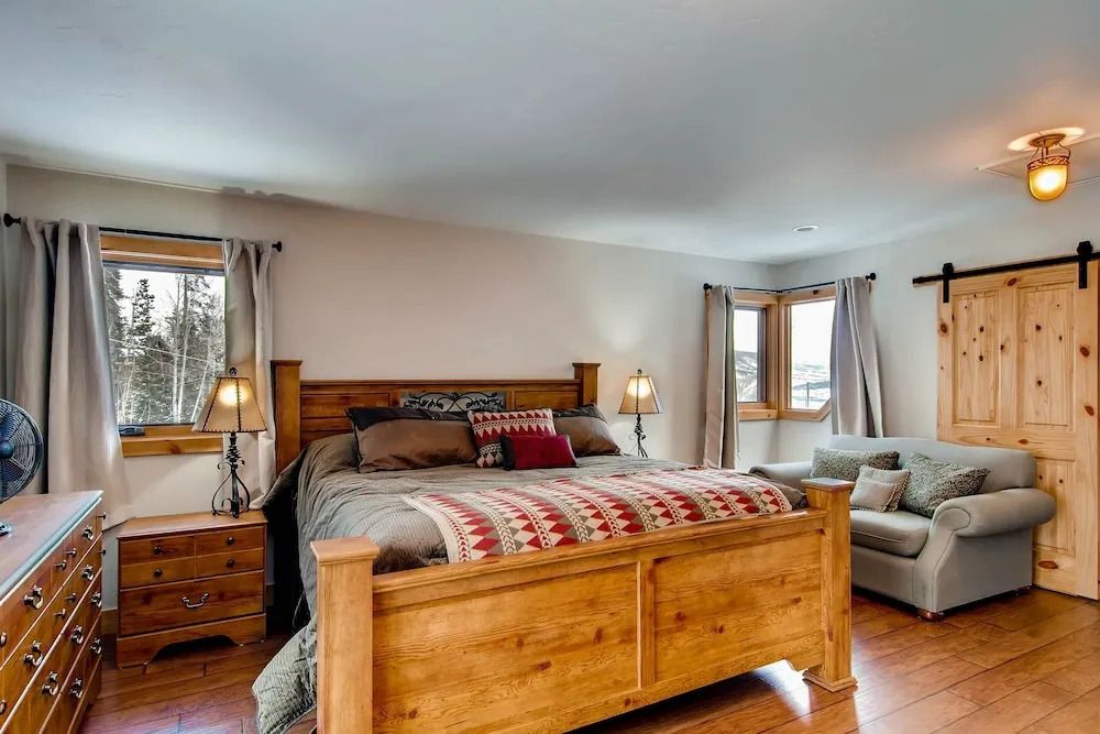 Royal Buffalo - 3 Br home by RedAwning