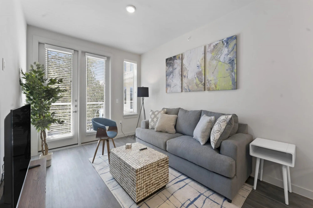 Chic King Bed 1BR Suite 5 Min to DT