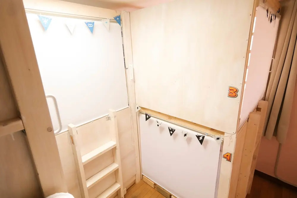 Linker Party House - Hostel