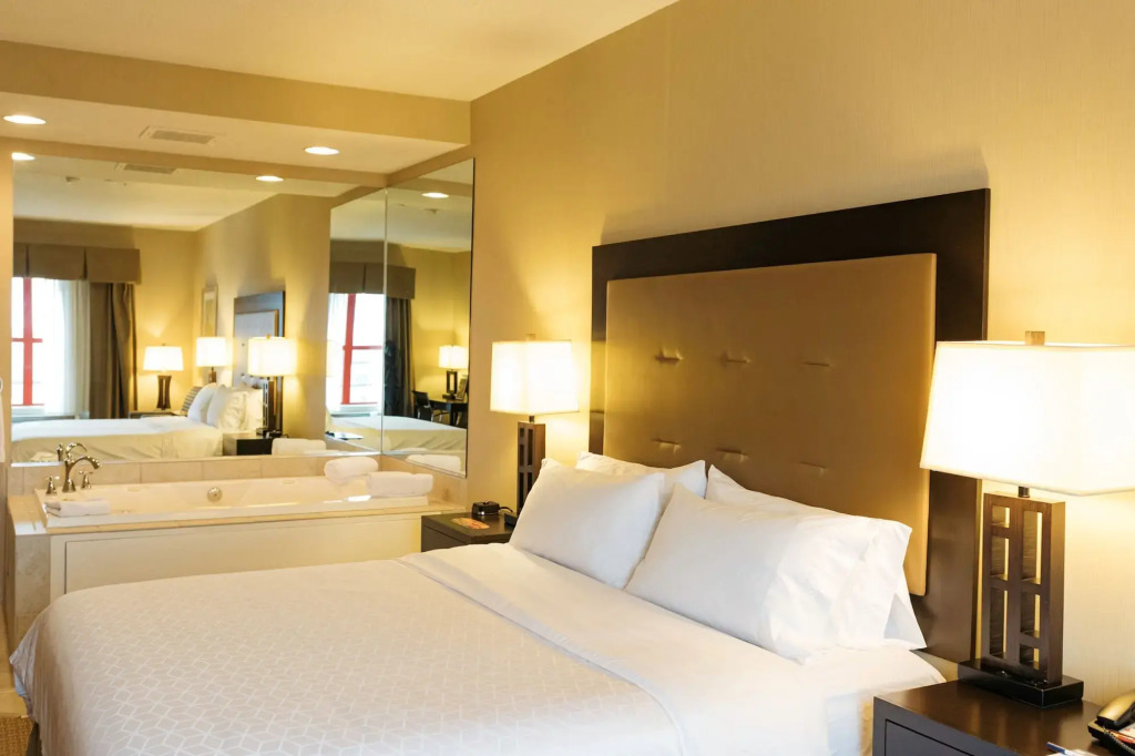 Holiday Inn Express & Suites - Olathe North by IHG