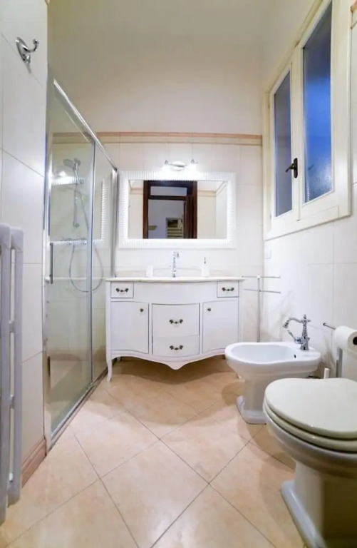 Holiday Home Sleeps 6 in the Historic Center of Le