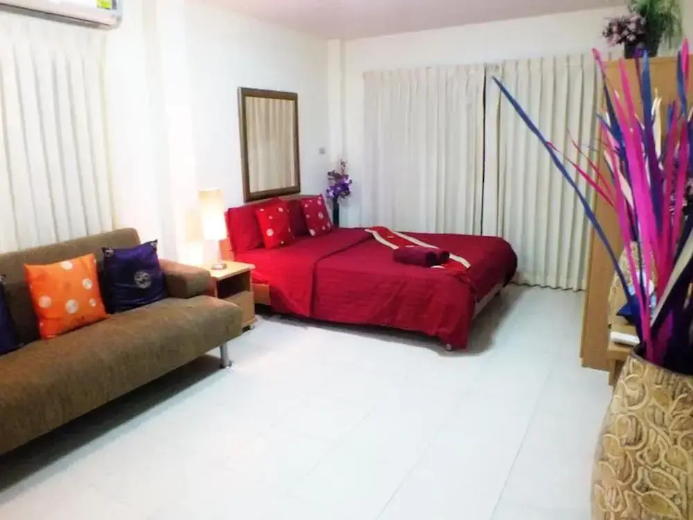 4 Bedroom Villa Private Pool Central Pattaya 15 min Away