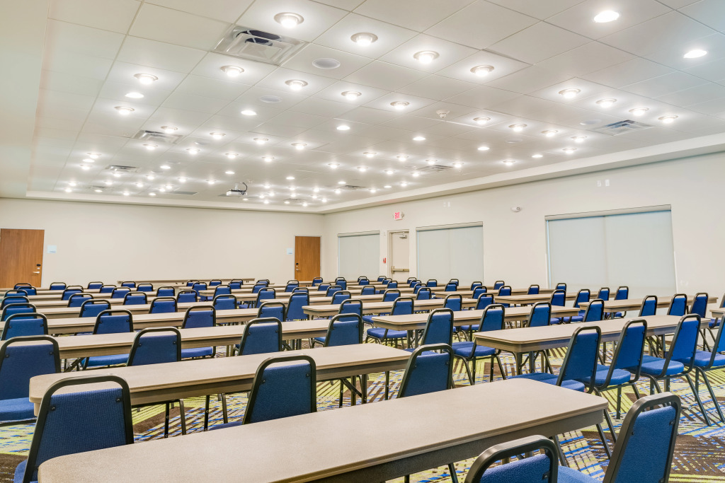 Holiday Inn Express & Suites Russellville by IHG