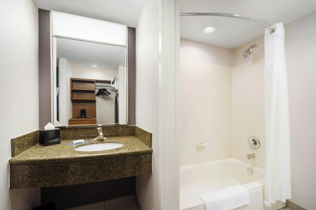 Courtyard by Marriott Atlanta Buckhead