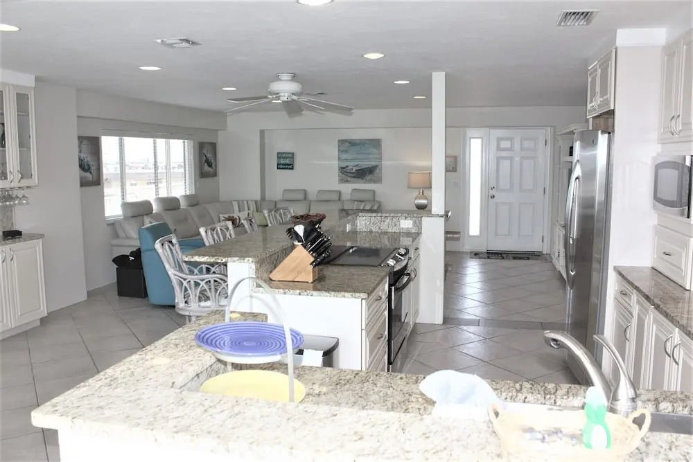 Jamaica Royale 802 - 2 Br Condo