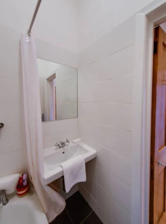2 Bedroom Apartment With Cinema Screen Sleeps 5