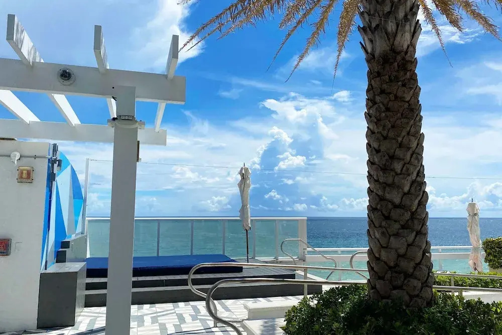 5-star Condo at The W Residences 1BR by Oneluxstay