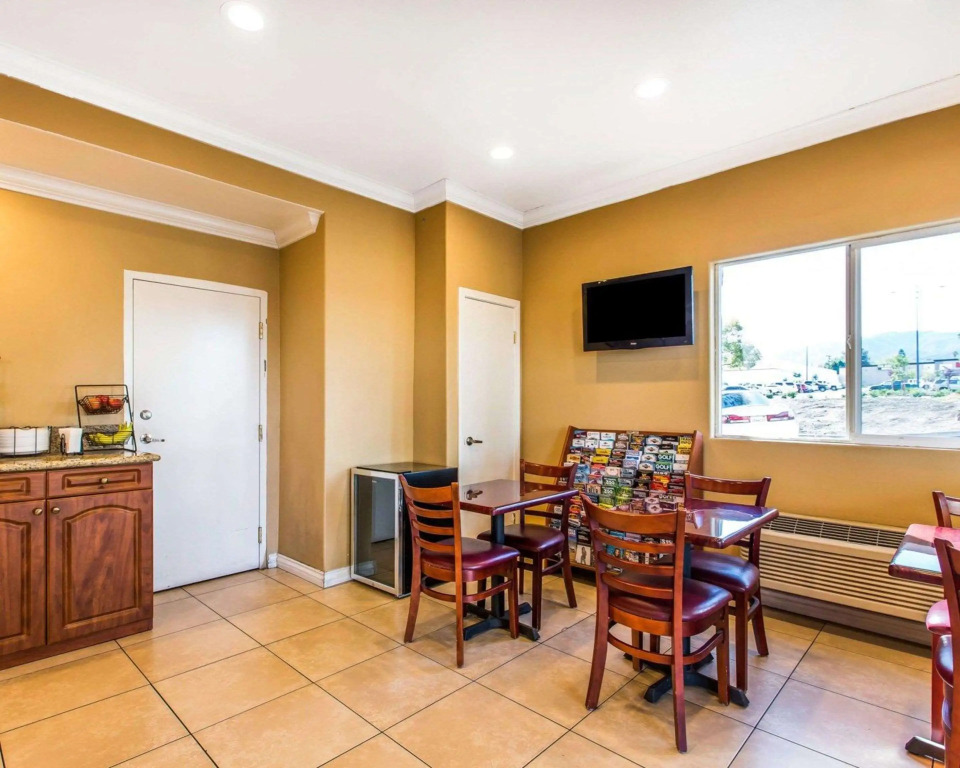 Rodeway Inn & Suites Corona