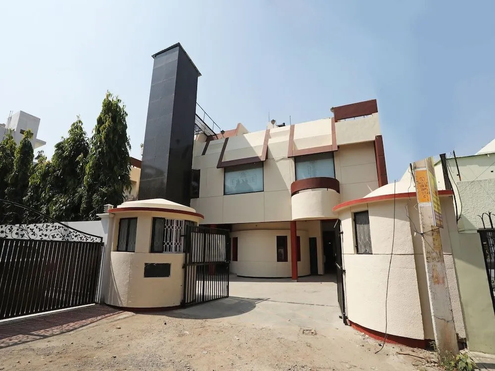 OYO 15791 Flagship Hotel Executive Hazratganj