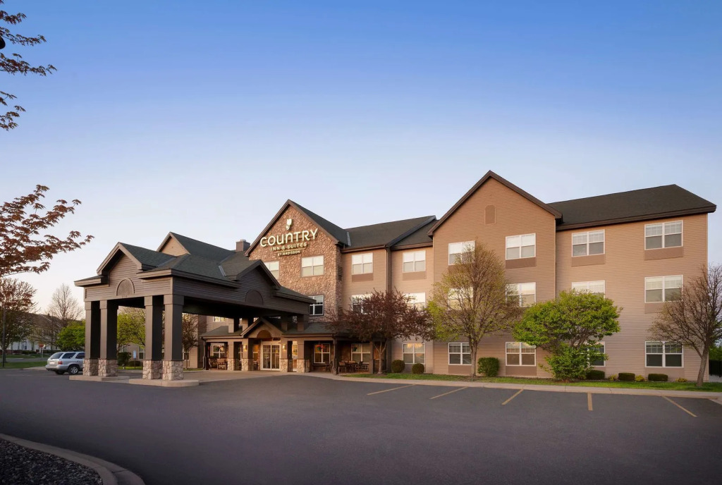 Country Inn & Suites by Radisson Albertville near Outlet Mall