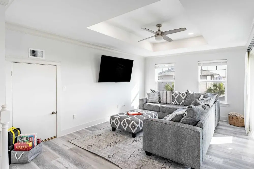 Modern 5bdr w/ Private Pool, 2 min Walk to the Beach! Montoute by Avantstay