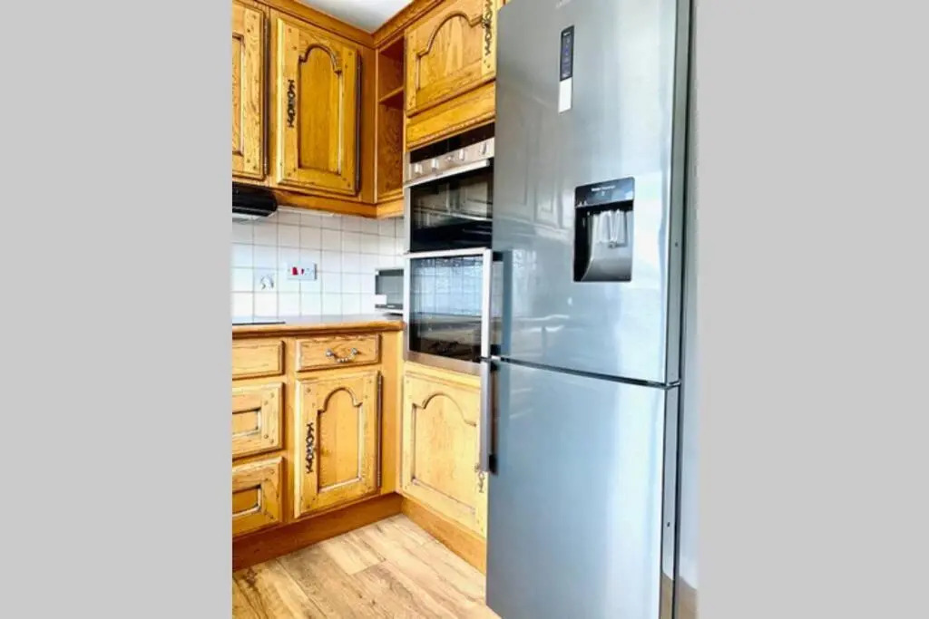 Stratford upon Avon: 2 bed town centre apartment, parking for one car