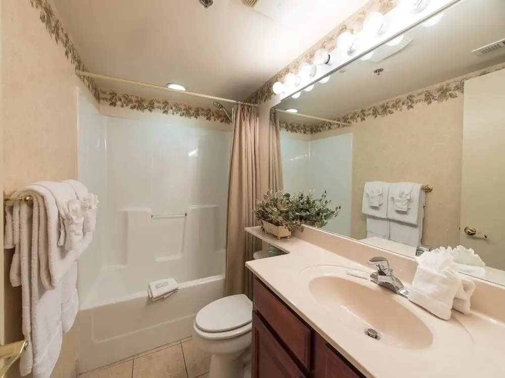 Roaring Romance - Two Bedroom Condo