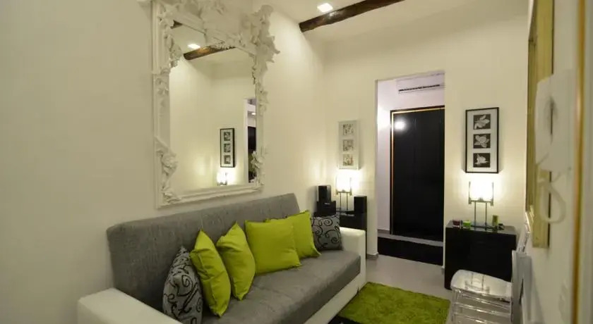 Naples Smart Flat