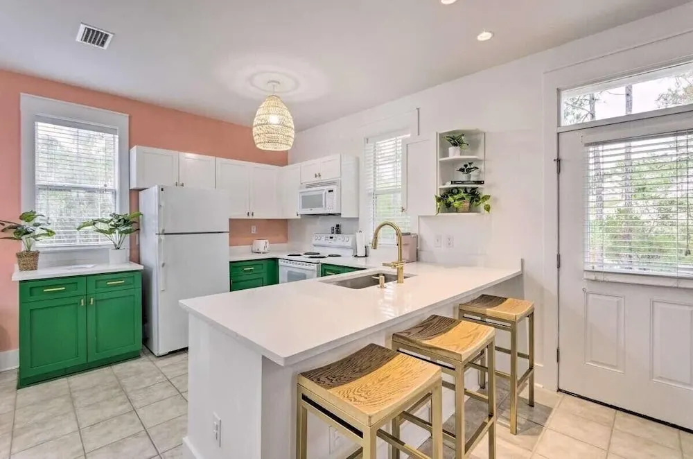 Beverly Bungalow; Easy Walk to Seagrove Beach