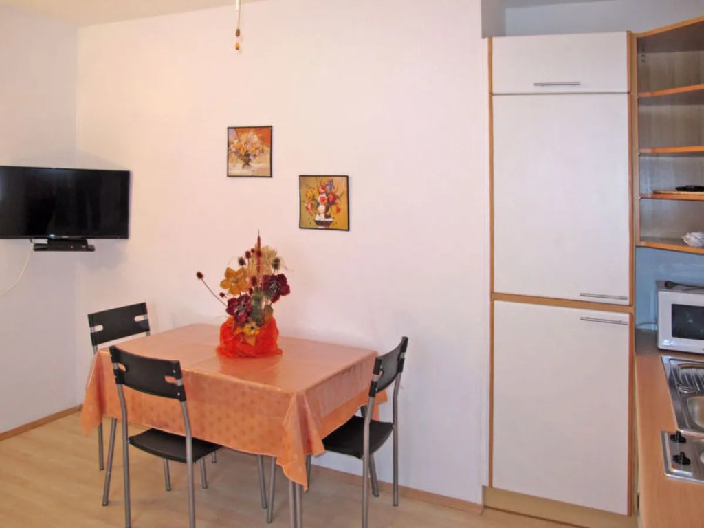 Five-Bedroom Holiday Home in Rovanjska