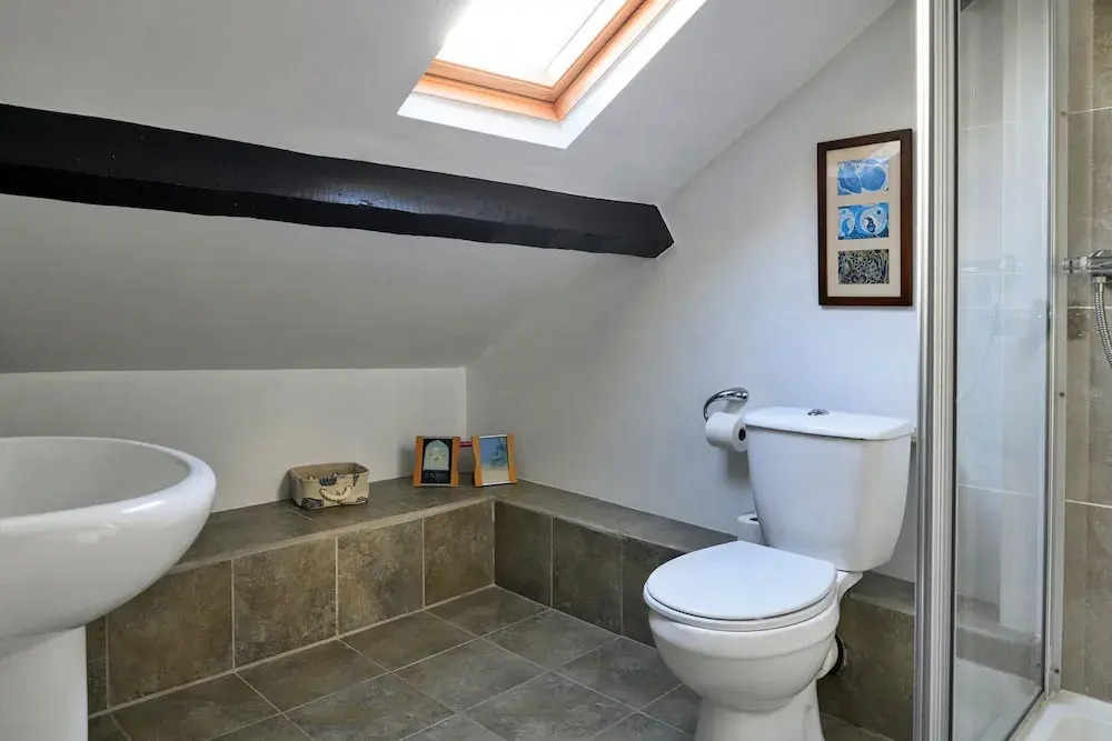 Cottage in Tremadog With Hot Tub & Beaches Nearby