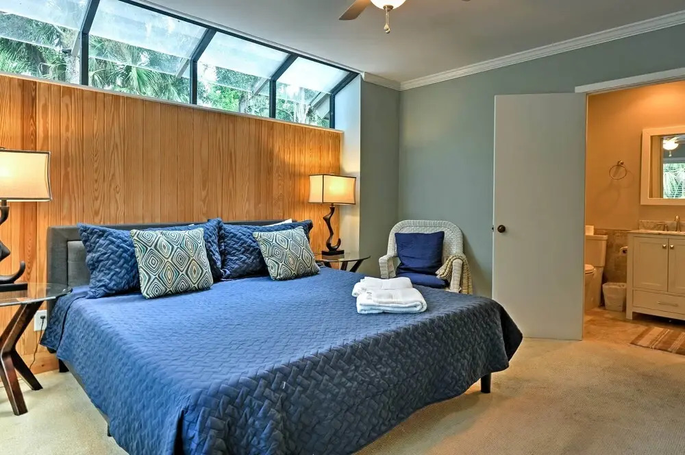 Fresh & Modern Villa by the Sea Beach Club Getaway